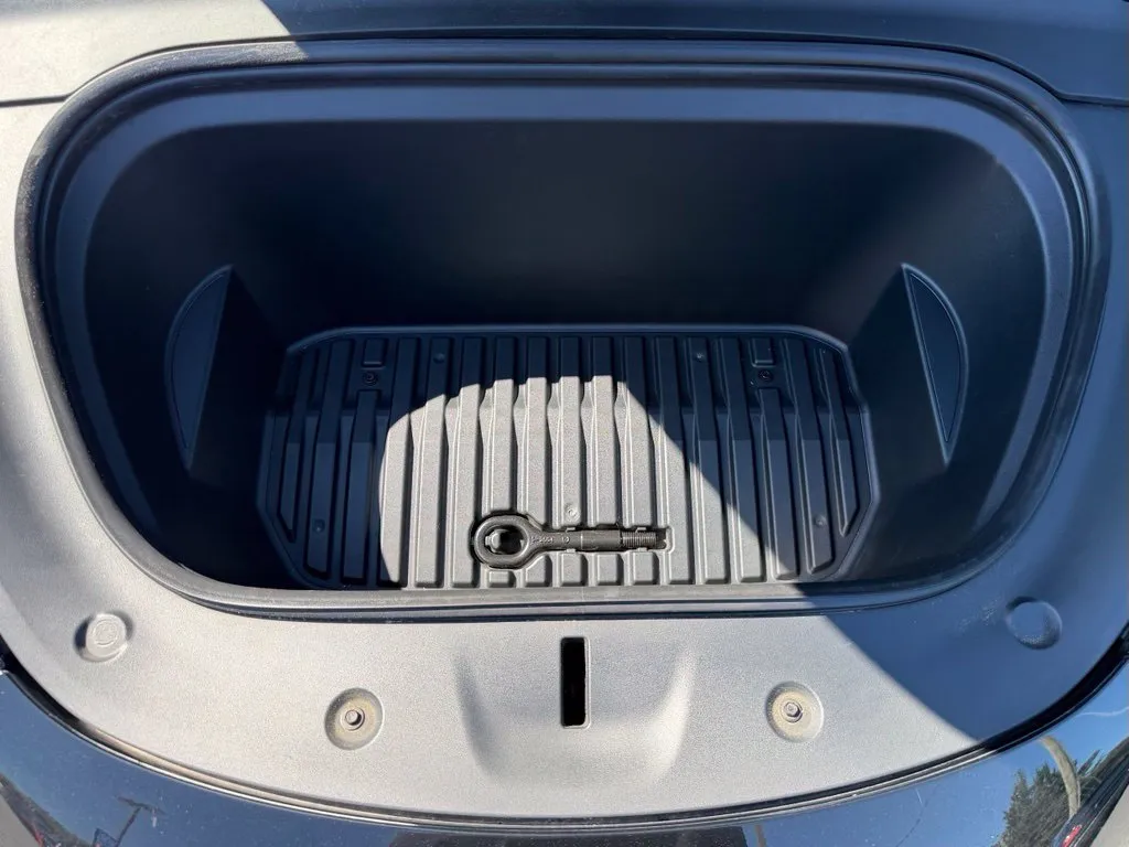 Tesla Model Y photo 6