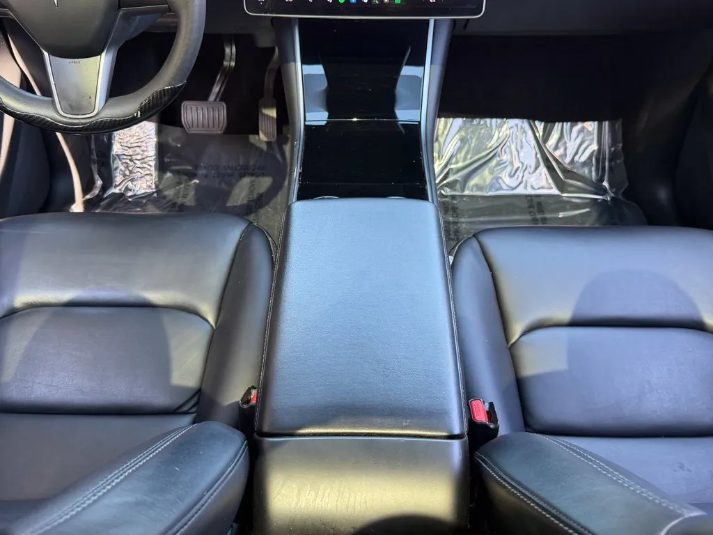 Tesla Model Y photo 48