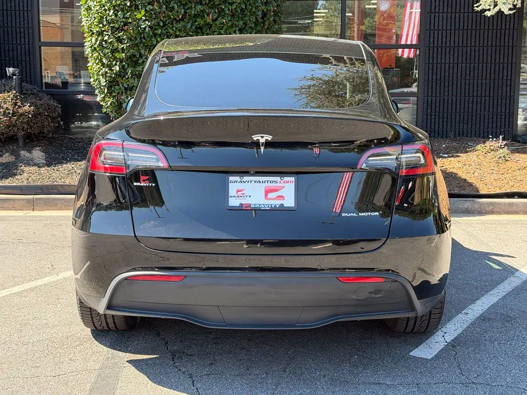 Tesla Model Y photo 14