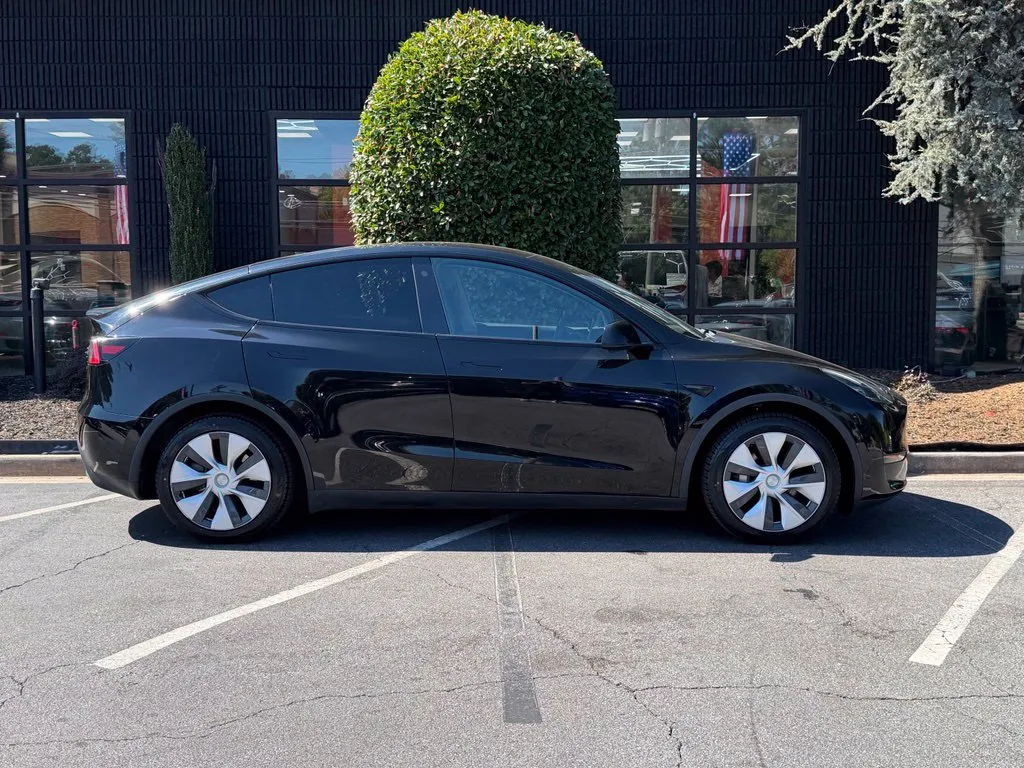 Tesla Model Y photo 21