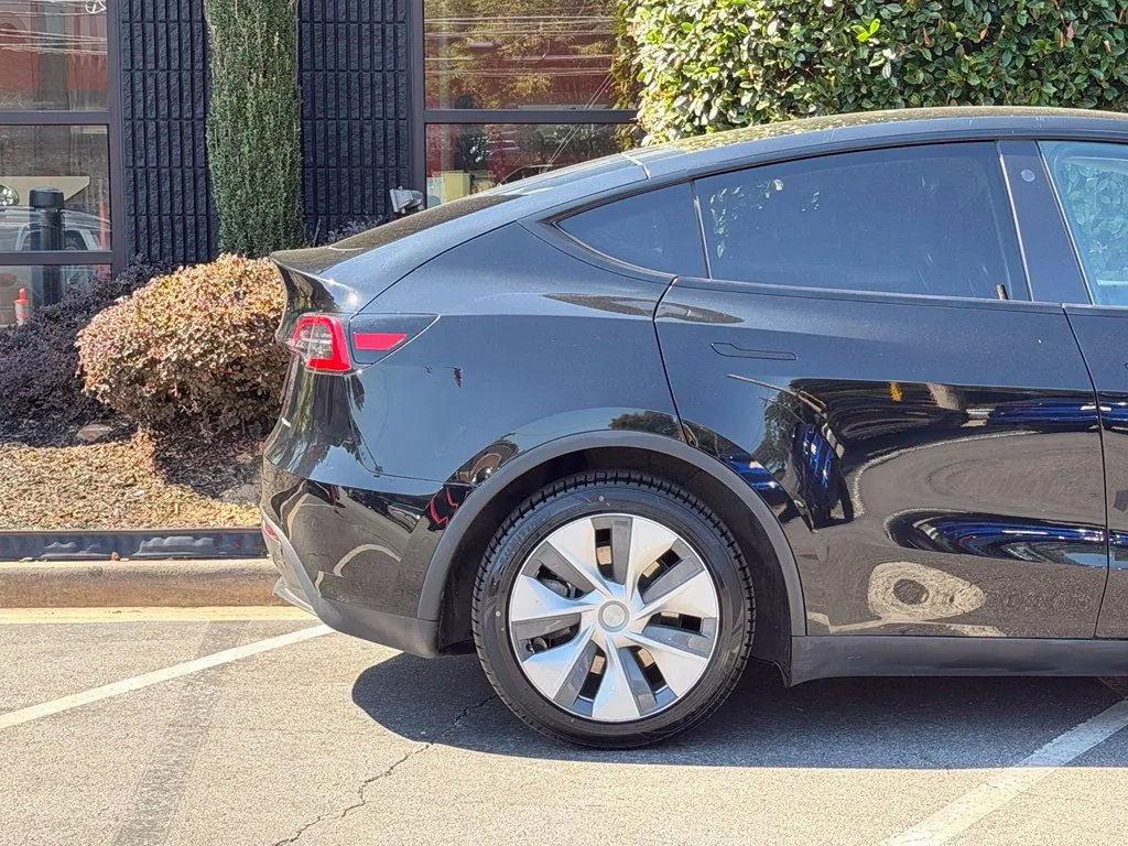 Tesla Model Y photo 22