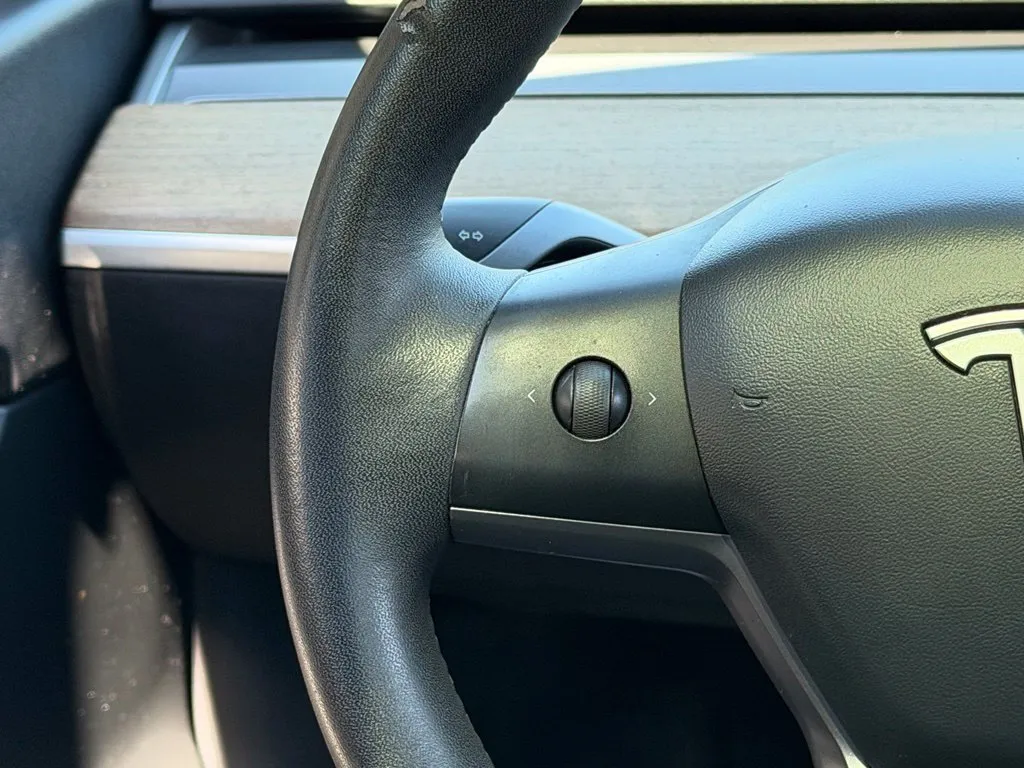 Tesla Model Y photo 45