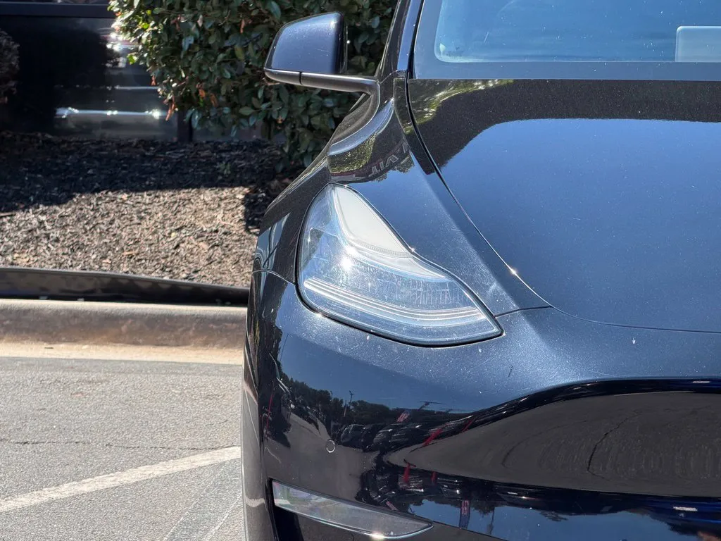 Tesla Model Y photo 4