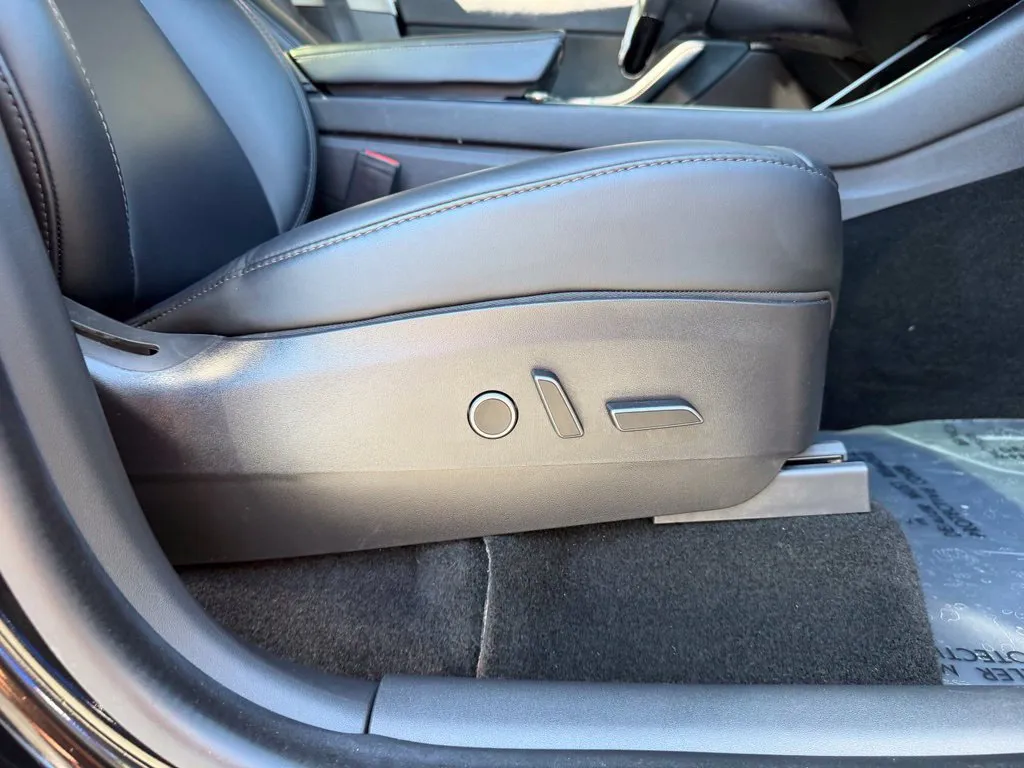Tesla Model Y photo 36