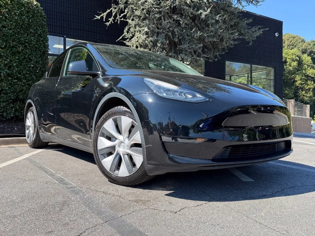 Tesla Model Y photo 8