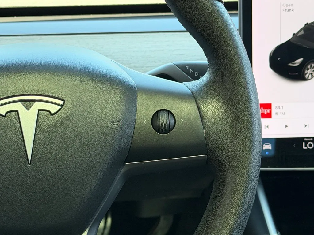 Tesla Model Y photo 46