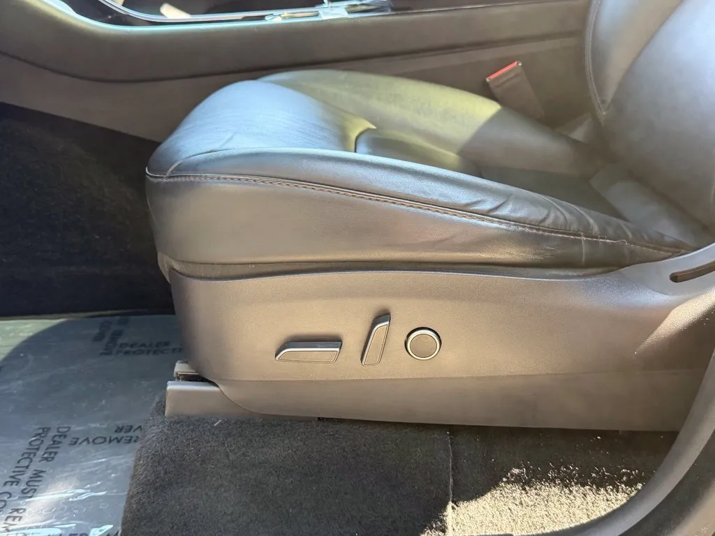 Tesla Model Y photo 30