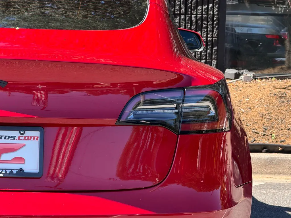 Tesla Model 3 photo 16