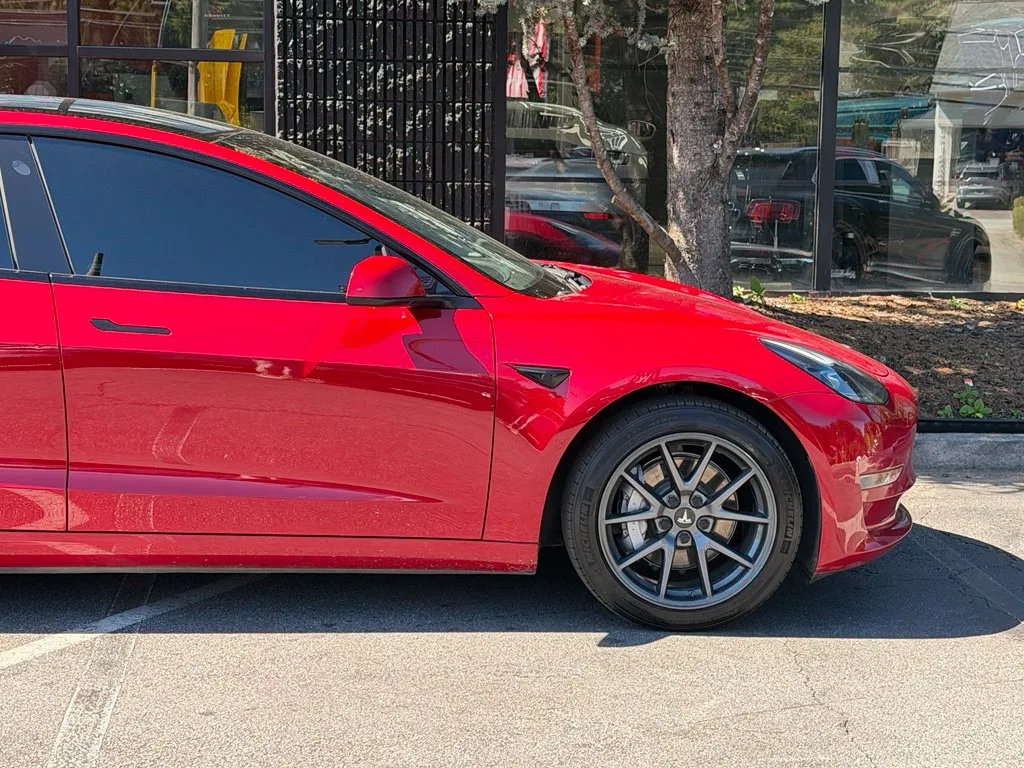Tesla Model 3 photo 22