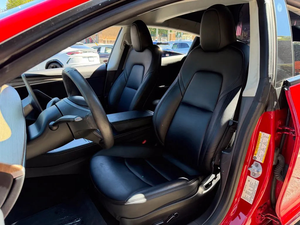 Tesla Model 3 photo 25