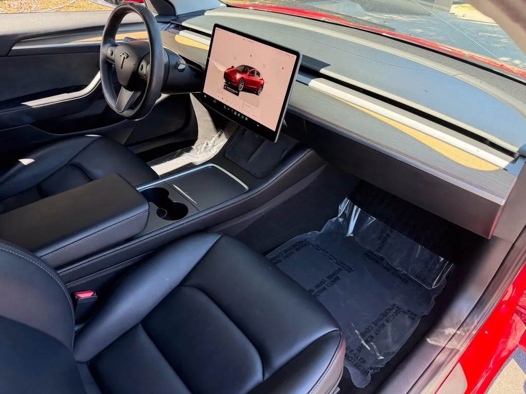 Tesla Model 3 photo 31