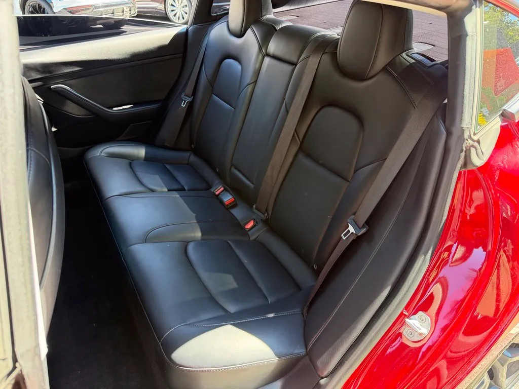 Tesla Model 3 photo 30