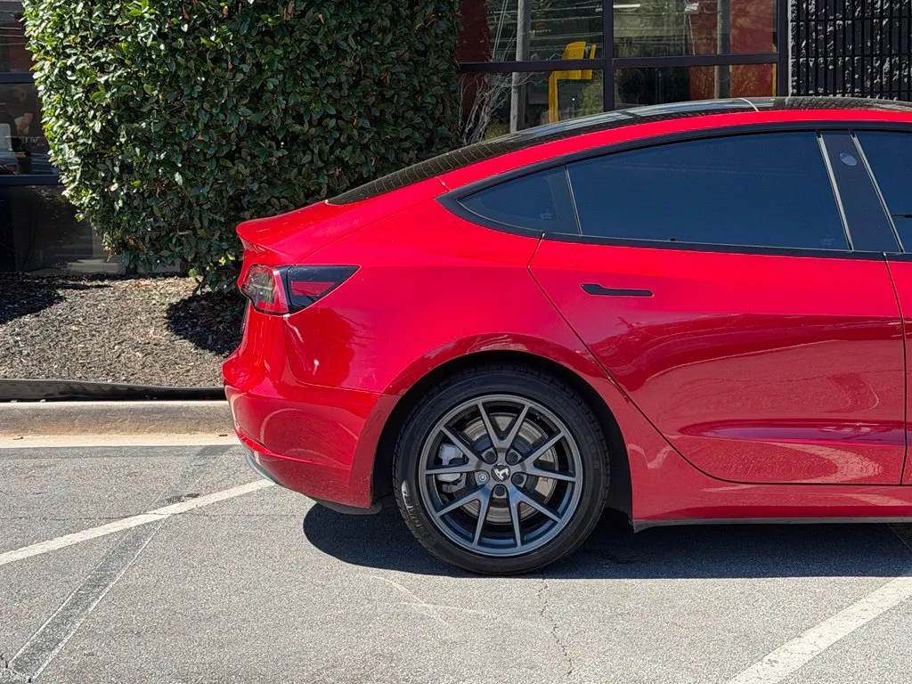 Tesla Model 3 photo 21