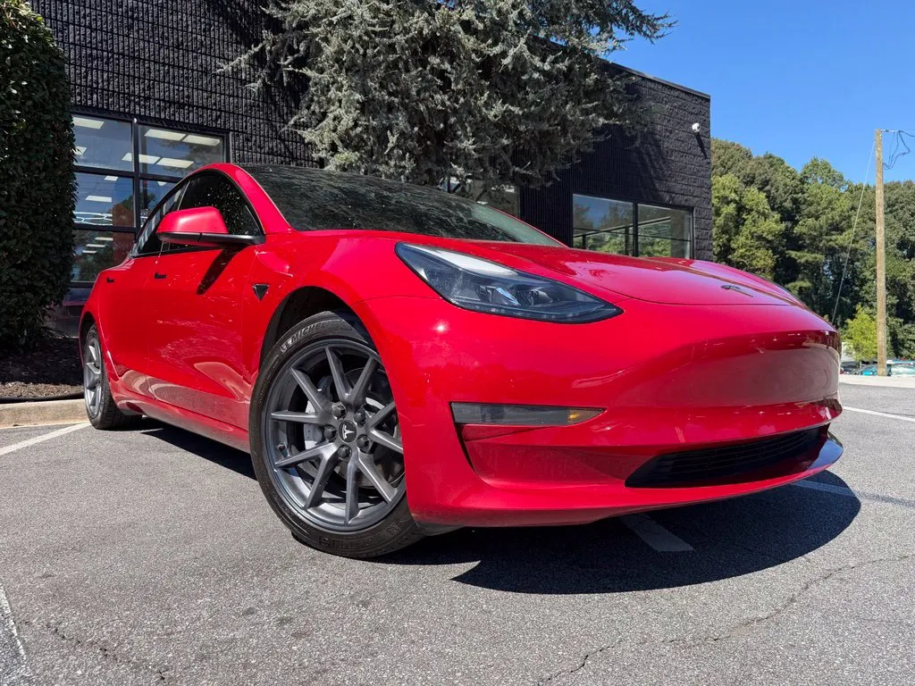 Tesla Model 3 photo 8