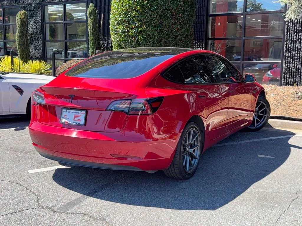 Tesla Model 3 photo 12