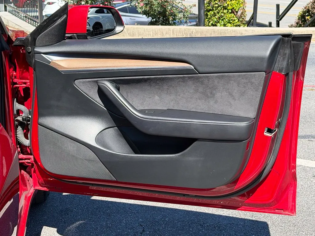 Tesla Model 3 photo 35