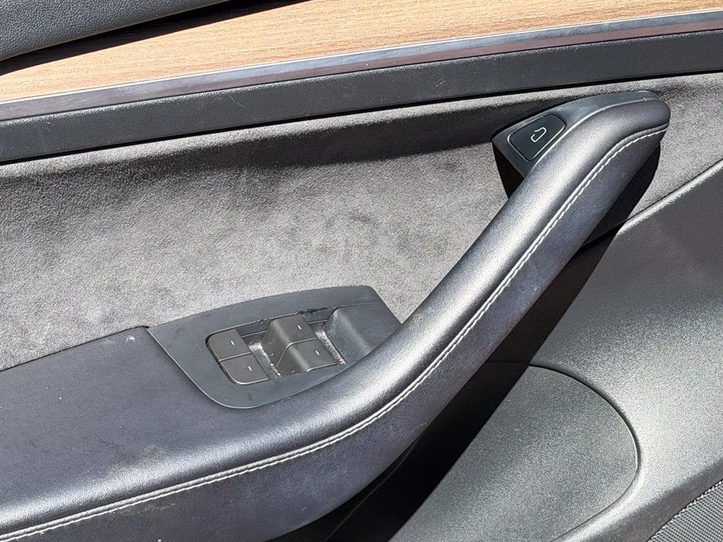 Tesla Model 3 photo 28