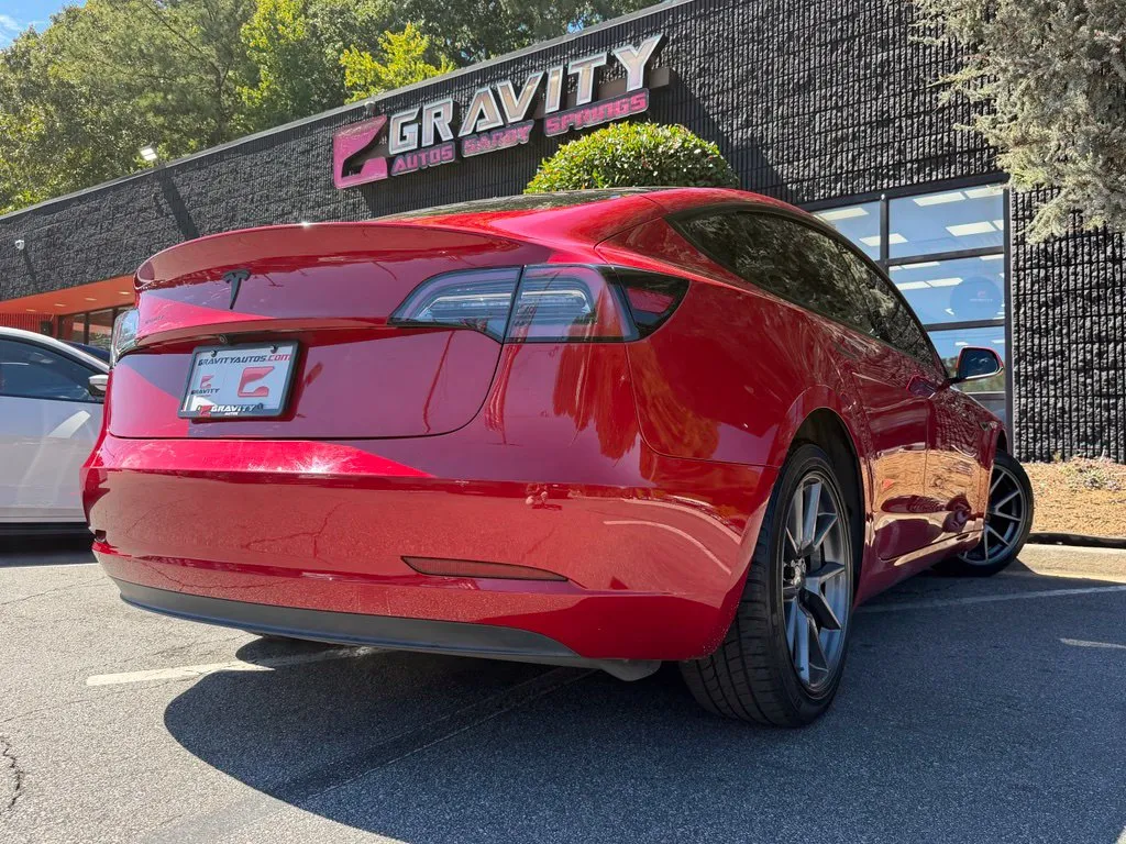 Tesla Model 3 photo 13