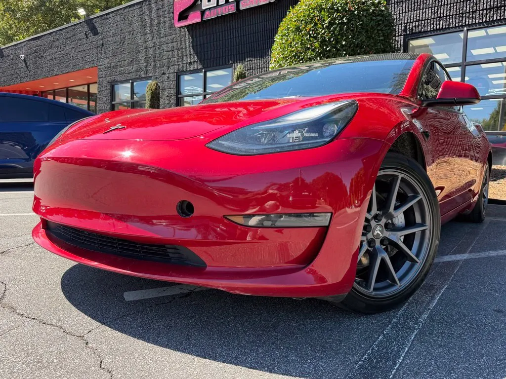 Tesla Model 3 photo 2