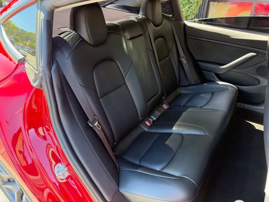 Tesla Model 3 photo 38