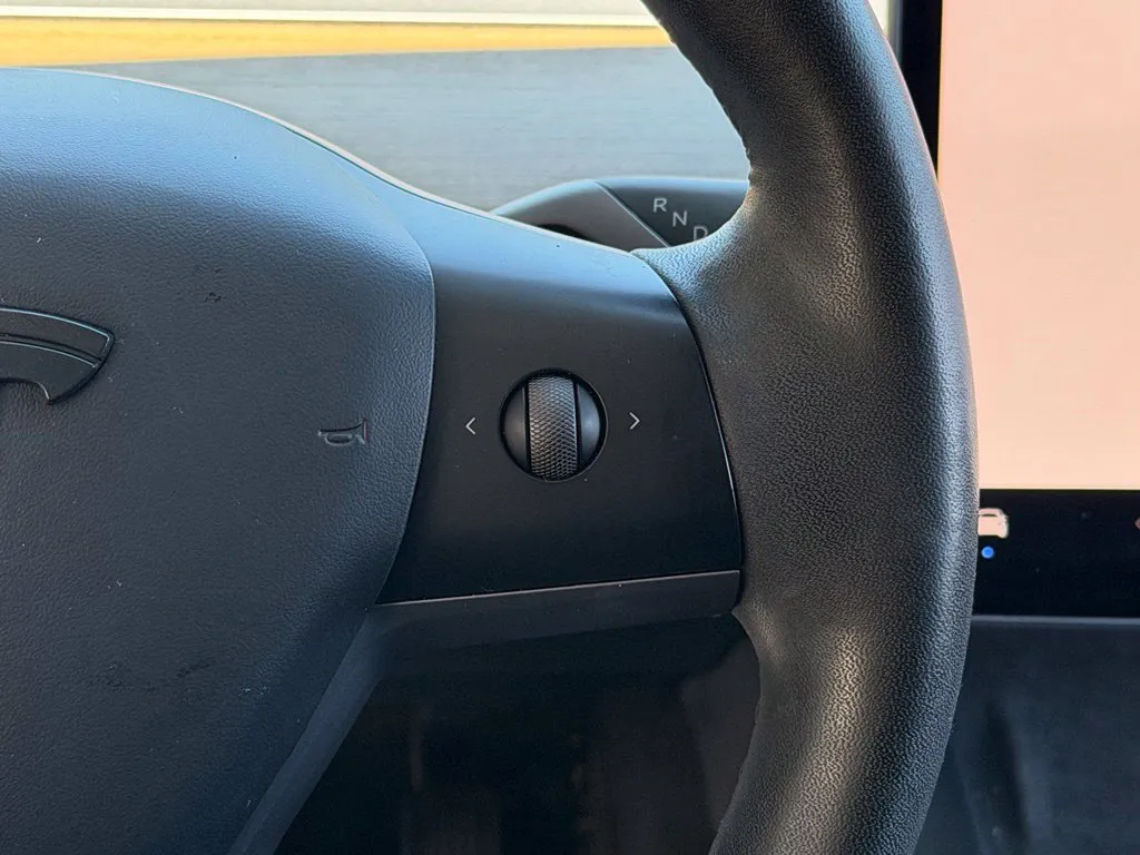 Tesla Model 3 photo 44