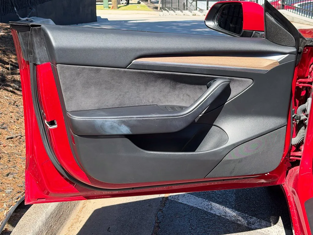 Tesla Model 3 photo 27