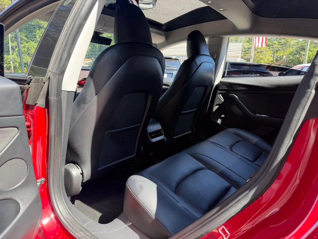 Tesla Model 3 photo 29