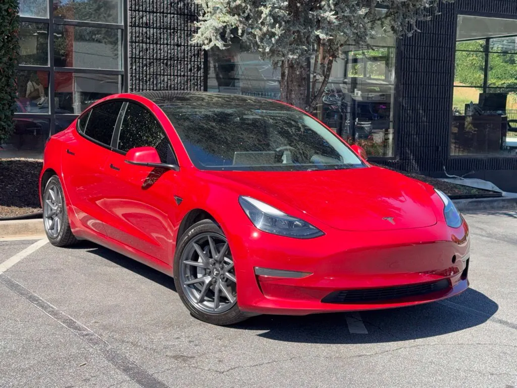 Tesla Model 3 photo 7