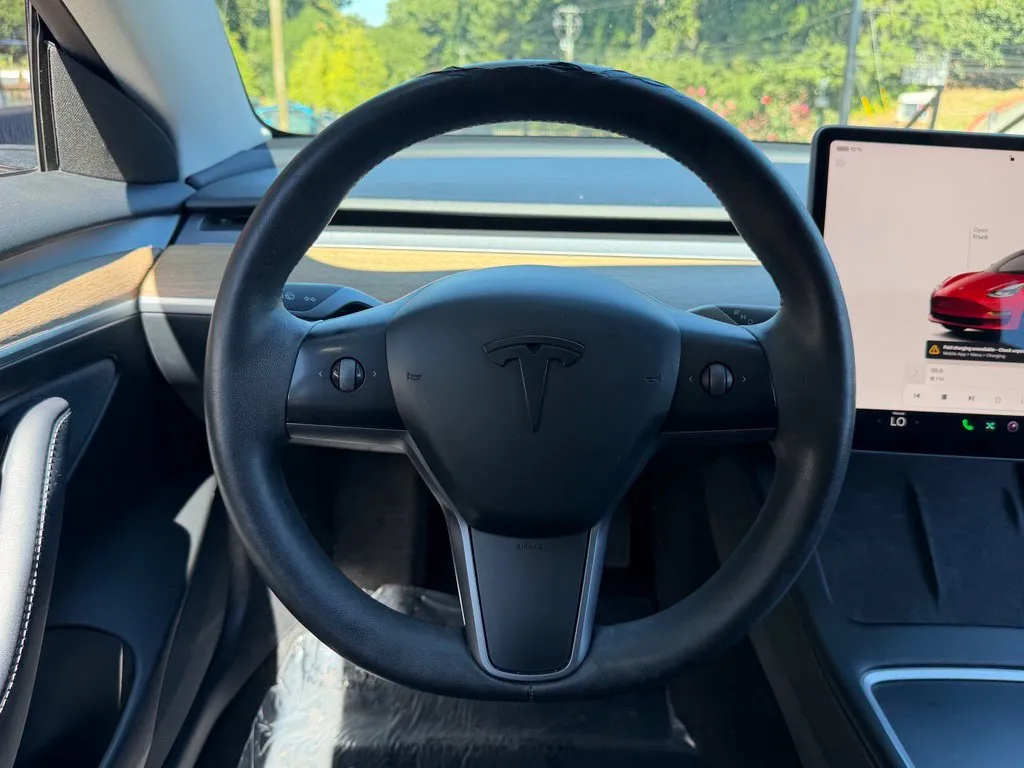 Tesla Model 3 photo 42