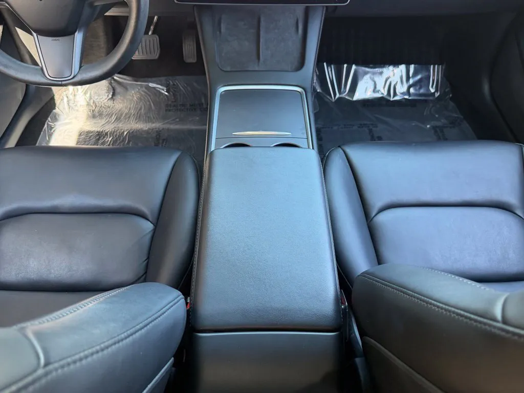 Tesla Model 3 photo 46