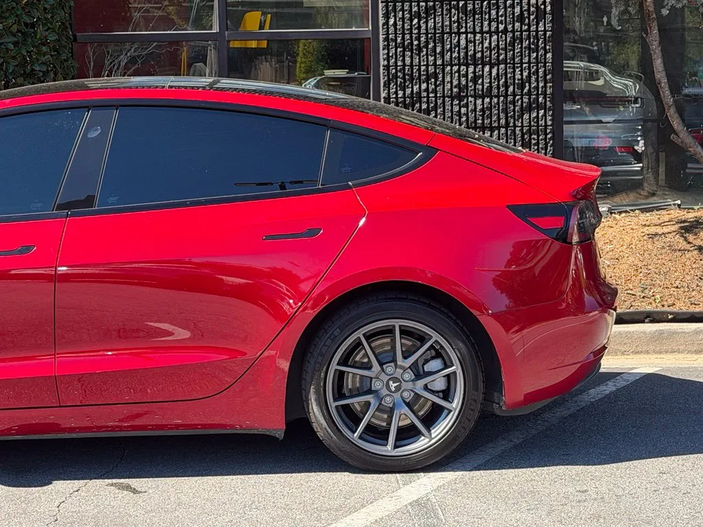 Tesla Model 3 photo 11