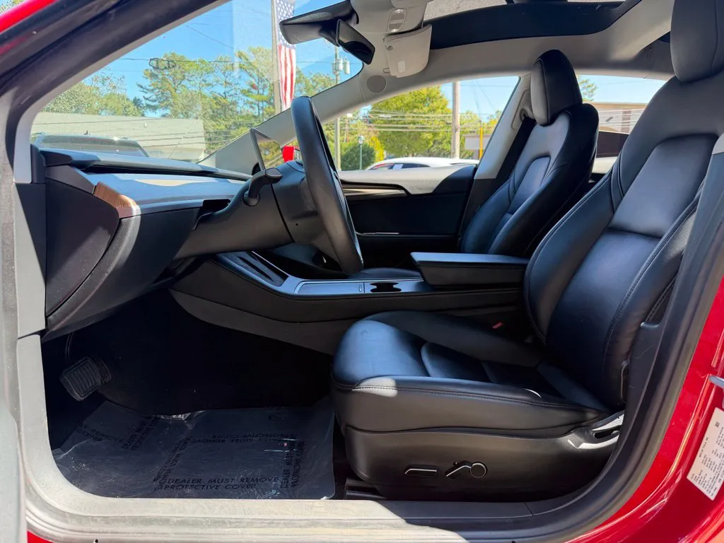 Tesla Model 3 photo 24
