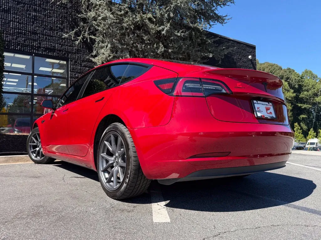 Tesla Model 3 photo 19