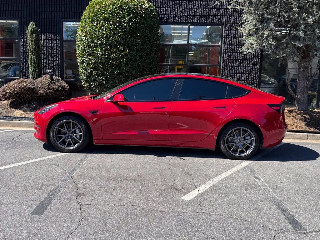 Tesla Model 3 photo 9