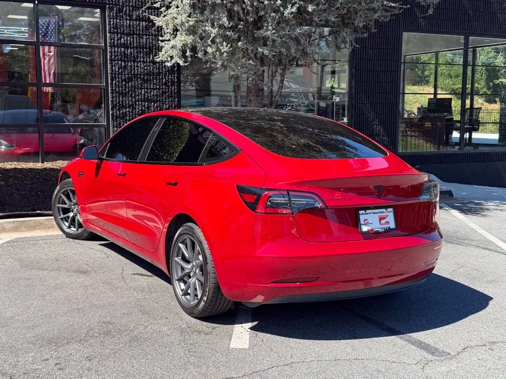 Tesla Model 3 photo 18