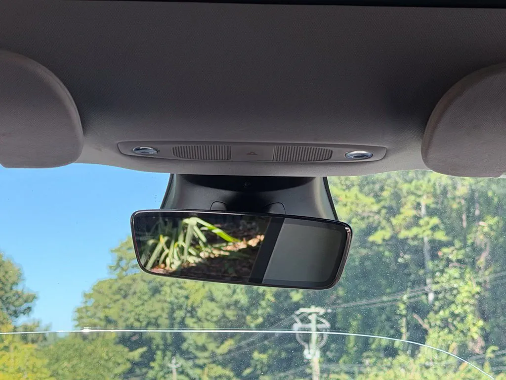 Tesla Model 3 photo 47