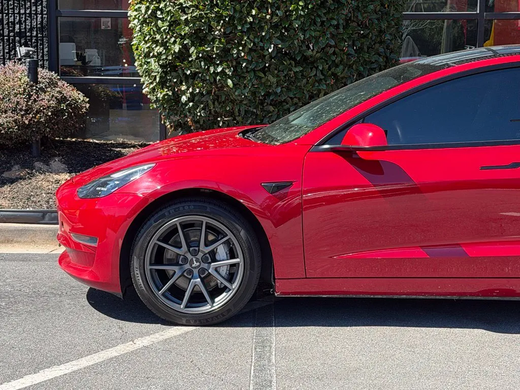 Tesla Model 3 photo 10