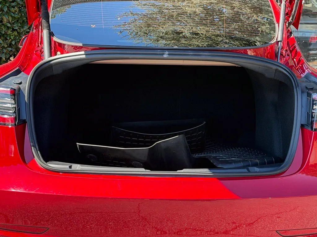 Tesla Model 3 photo 17