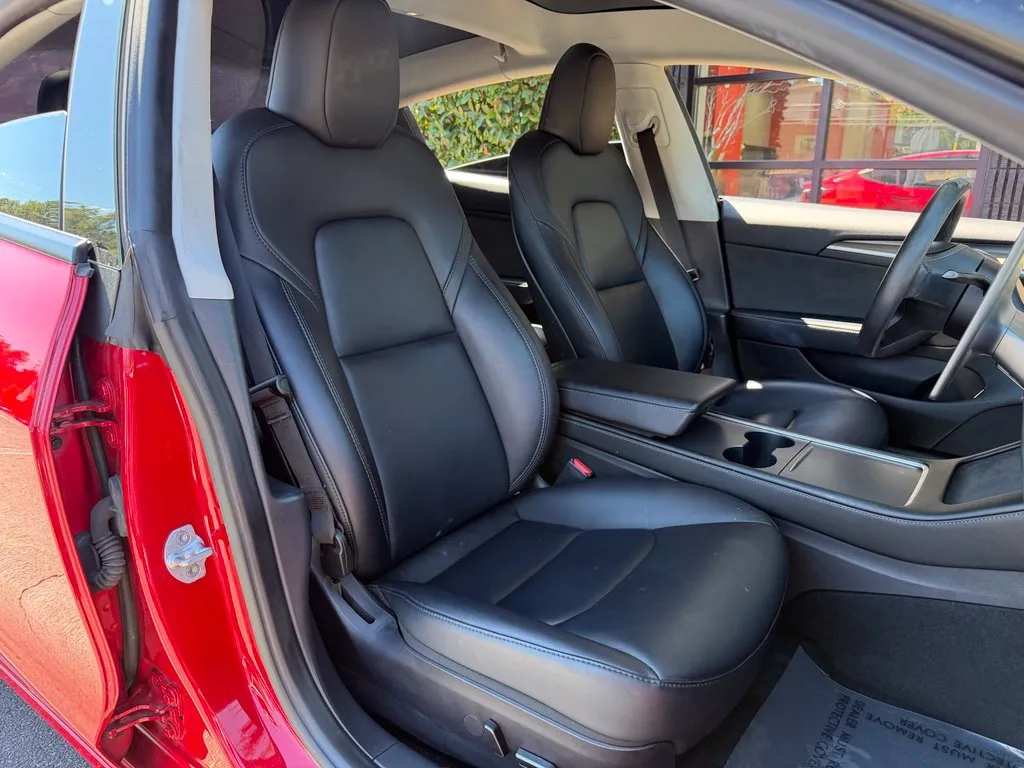 Tesla Model 3 photo 34