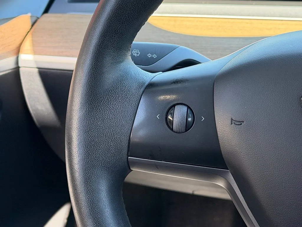 Tesla Model 3 photo 43