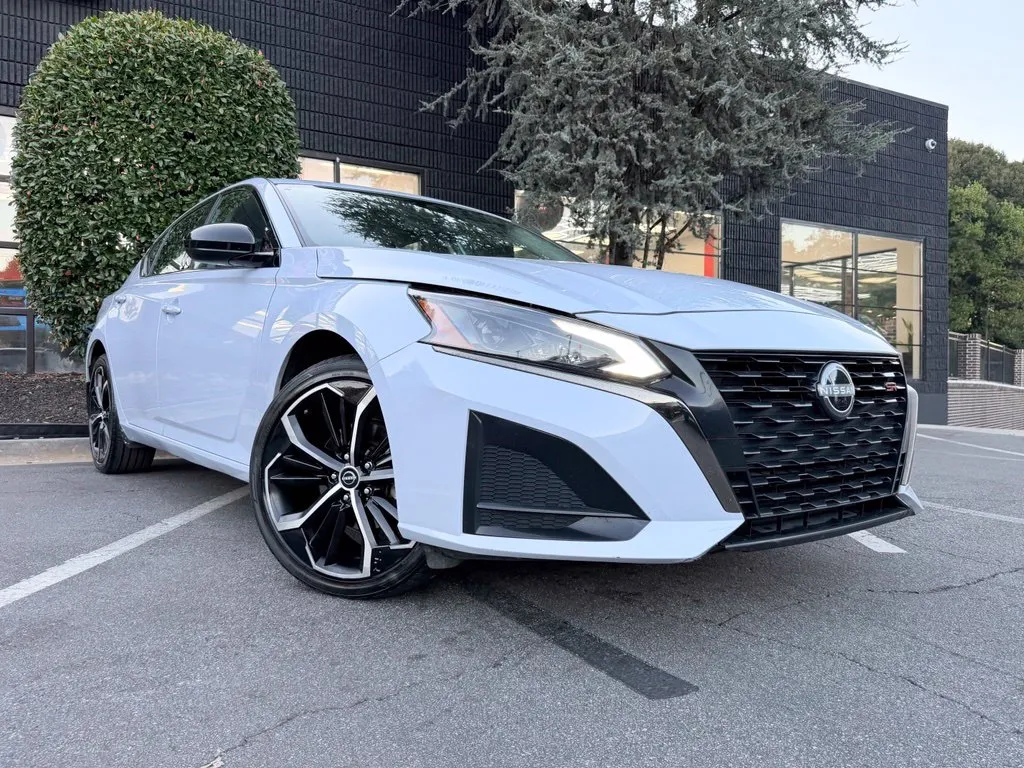 Nissan Altima photo 8