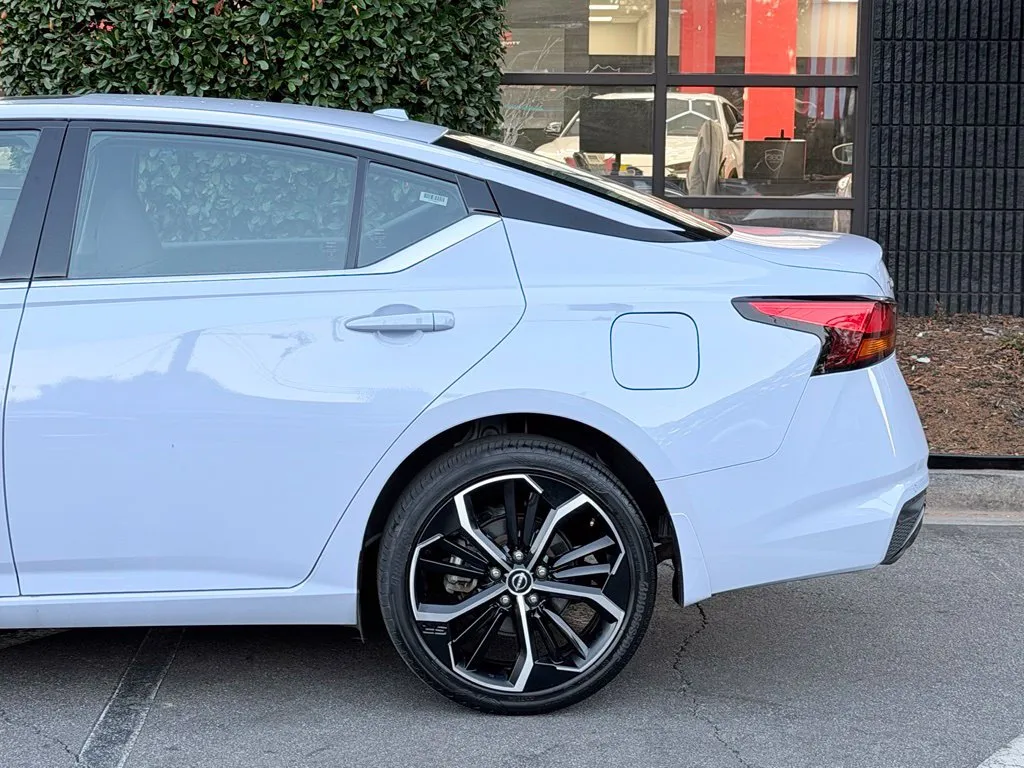 Nissan Altima photo 11