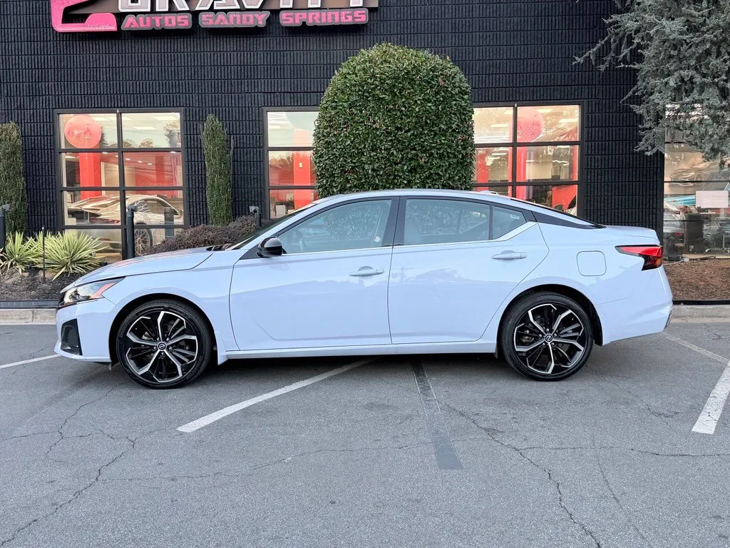 Nissan Altima photo 9