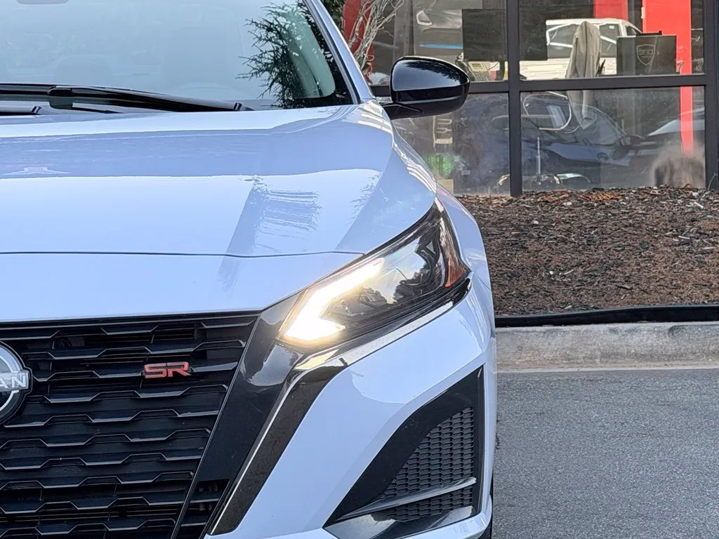 Nissan Altima photo 5