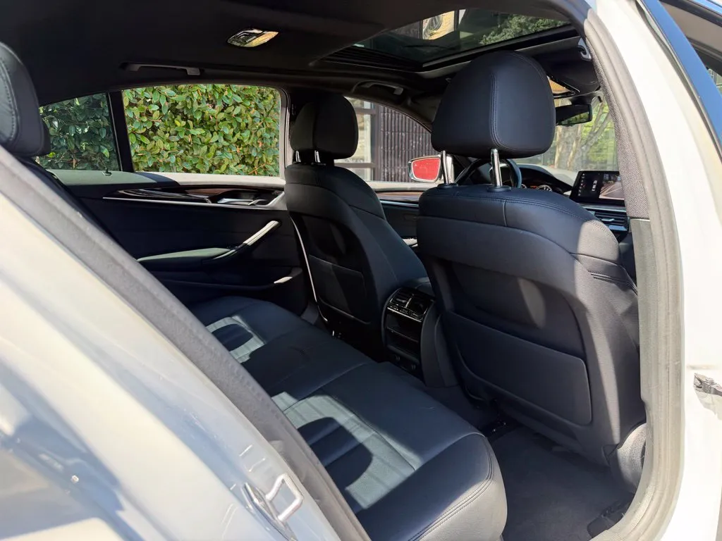 BMW 5 Series photo 39