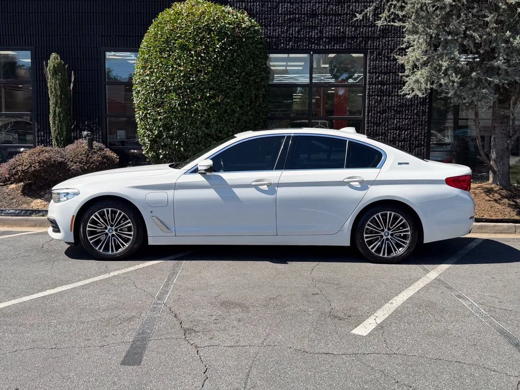 BMW 5 Series photo 9