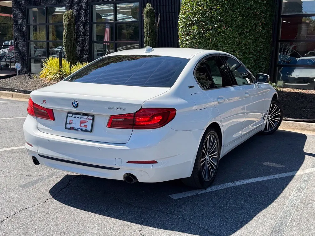 BMW 5 Series photo 12