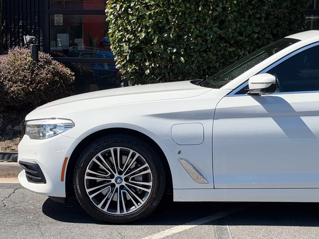 BMW 5 Series photo 10