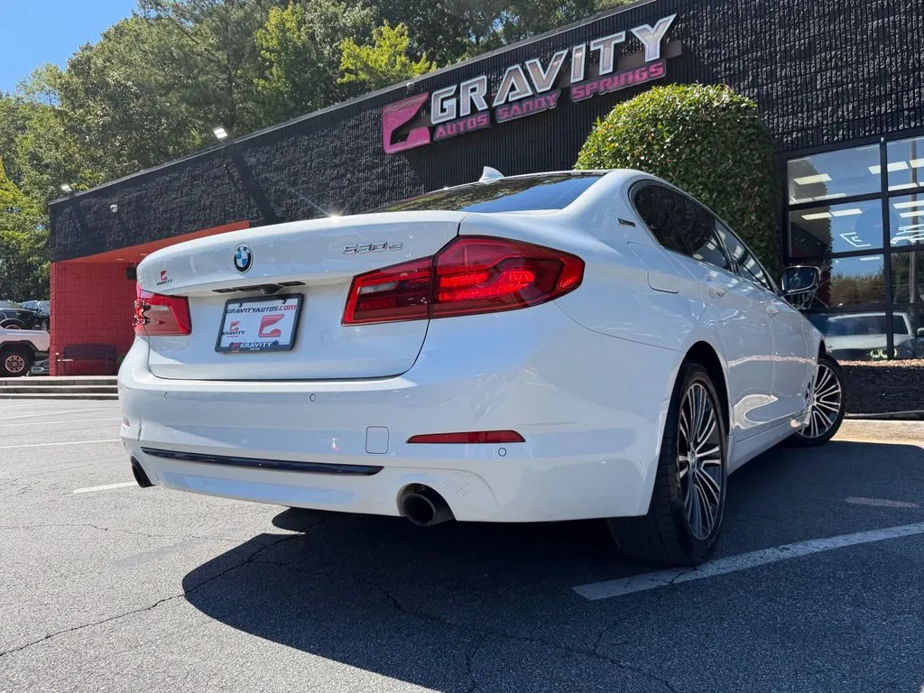 BMW 5 Series photo 13