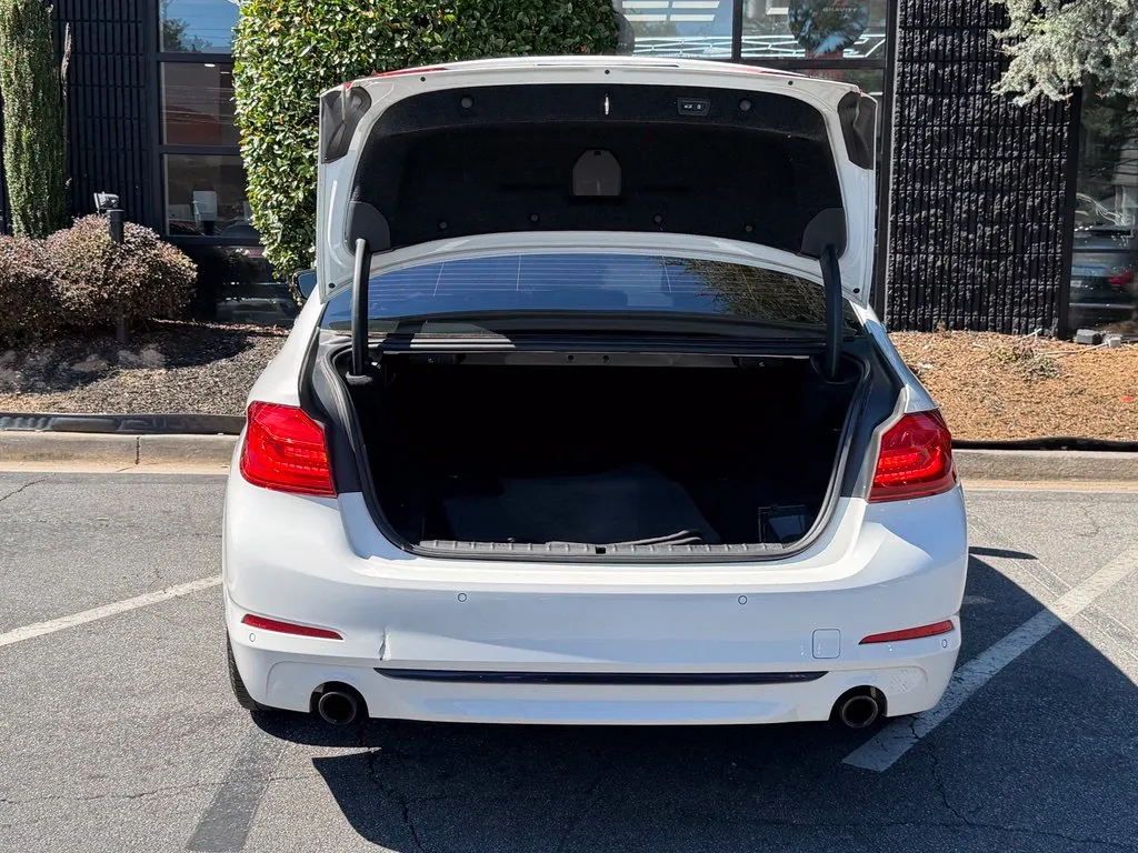 BMW 5 Series photo 17